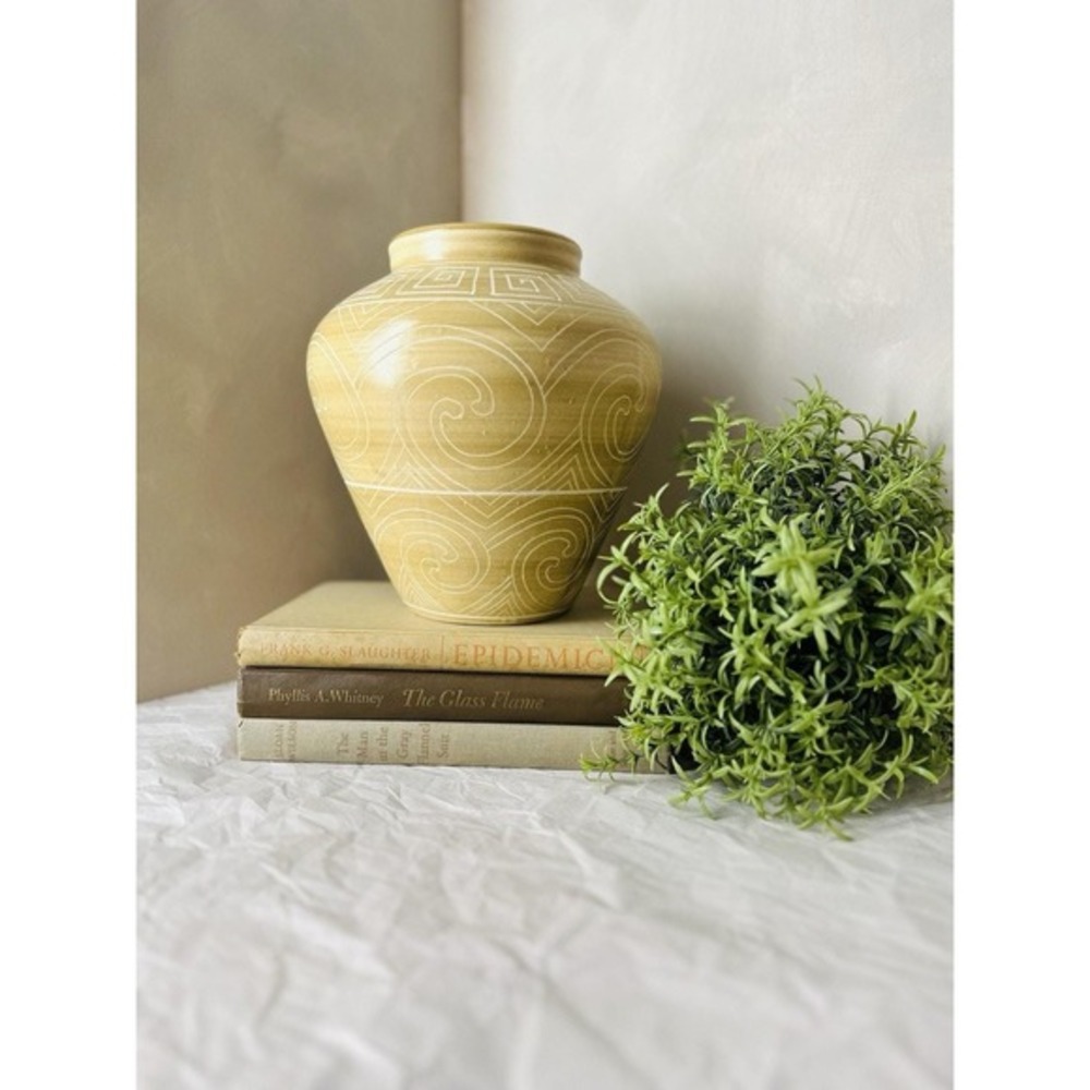 Vtg Tan‎ Ceramic Vase Greek Key Pattern 8" Classic Decorative Pottery